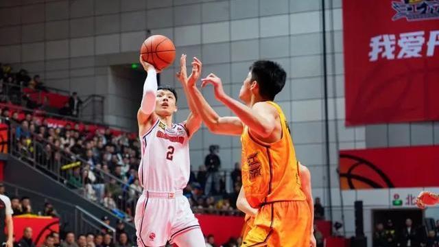 包含球队备战新赛季迎来挑战和机遇的词条